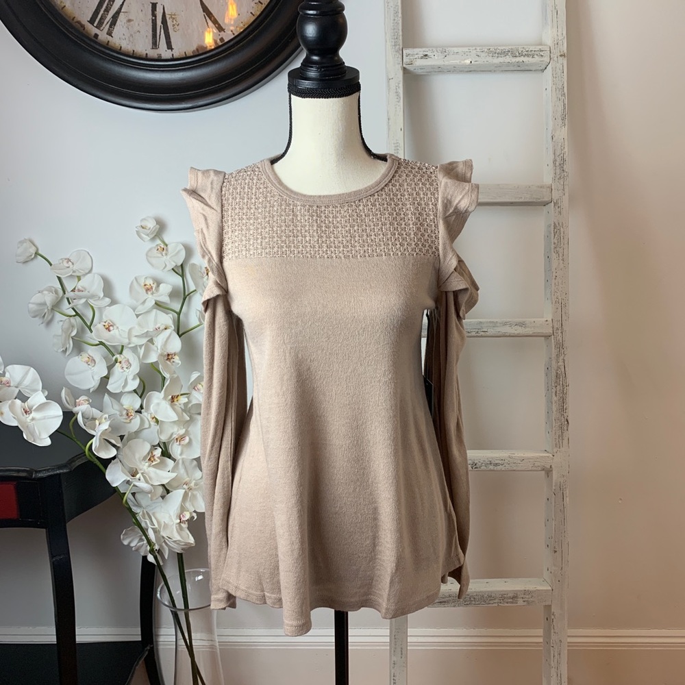 ‼️CLEARANCE‼️ Cold Shoulder Top - Picture 5 of 8